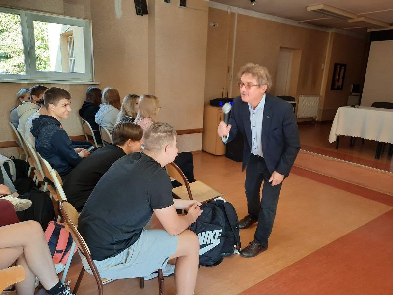 Wojciech Ziemniak na spotkaniu z młodzieżą