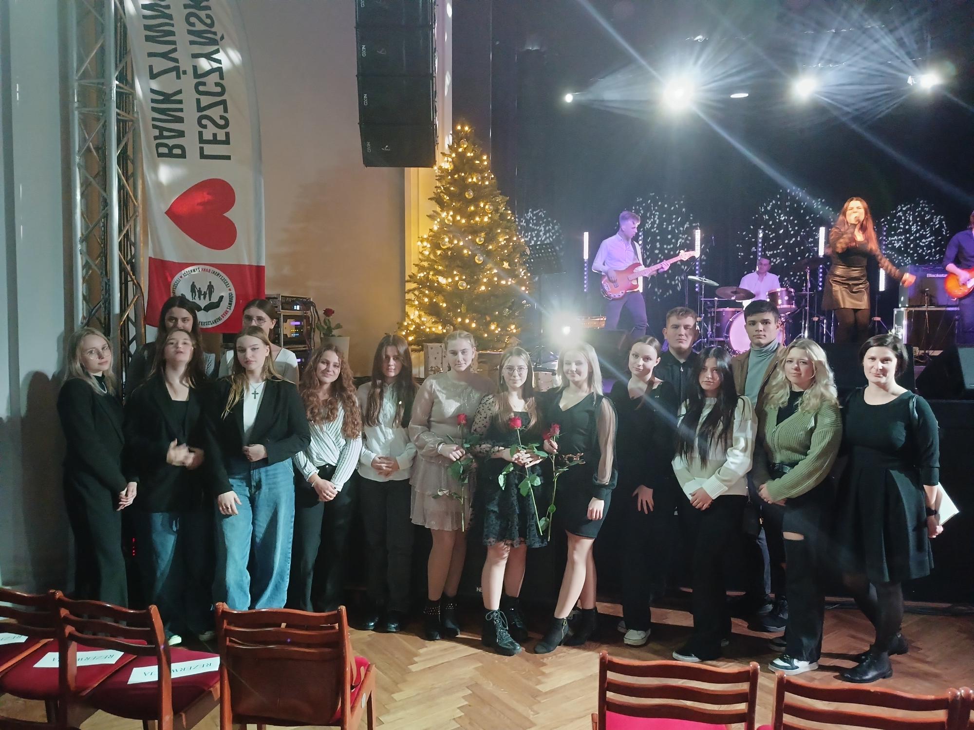 W Sali Miejskiego Ośrodka Kultury w Lesznie odbyła się Gala Wolontariatu, w której uczestniczyli Wolontariusze ZSRB.