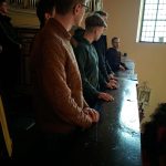 Uczestnicy Pielgrzymki do Kobylina zwiedzają kościół