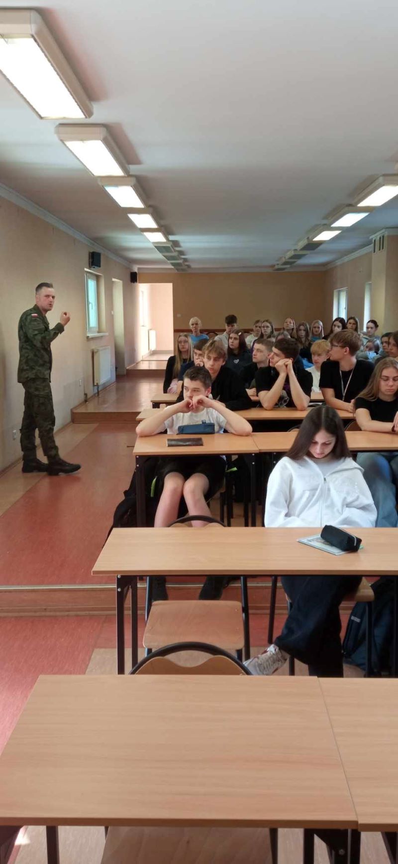 Spotkanie z przedstawicielem wojska z 1 Dywizjonu Przeciwlotniczego w Lesznie st. kpr. Kacprem Gorgonem
