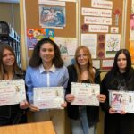 Wręczenie nagród w bibliotece szkolnej.