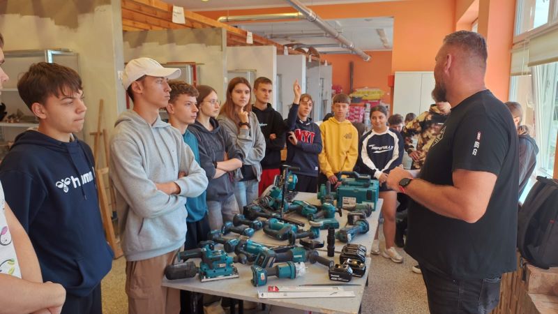 W Zespole Szkół Rolniczo-Budowlanych w Lesznie odbyło się specjalistyczne szkolenie prowadzone przez przedstawicieli firmy Makita, znanego na całym świecie producenta elektronarzędzi.