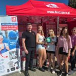 Uczniowie na dniu otwartym firmy Peamco - leszczyńskiej hurtowni materiałów budowlanych