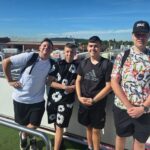 Uczniowie na dniu otwartym firmy Peamco - leszczyńskiej hurtowni materiałów budowlanych