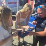 Uczniowie na dniu otwartym firmy Peamco - leszczyńskiej hurtowni materiałów budowlanych