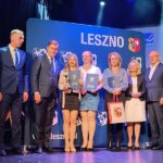 Prezydent i wice prezydent Leszna z laureatką Laurów Oświaty 2025