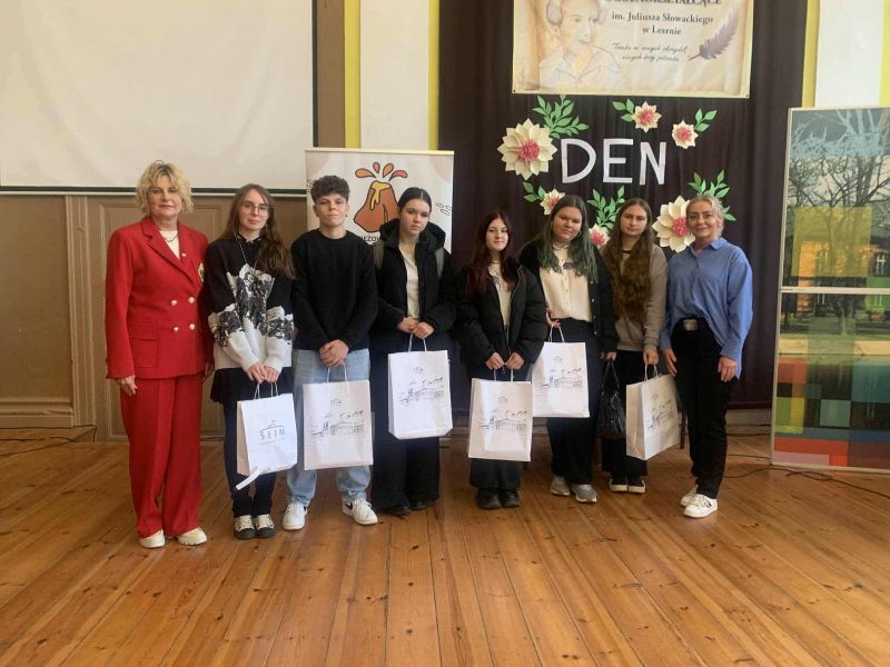 Uczennice naszej szkoły z sukcesami w konkursie wiedzy o Unii Europejskiej ” Eugeniusz 2.0”