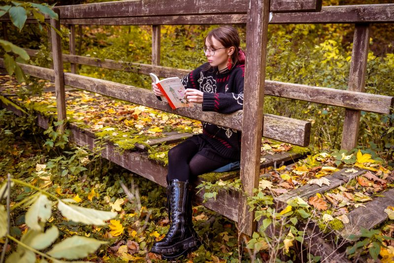 Prace konkursowe na konkurs fotograficzny „Jesień z moją ulubioną książką”
