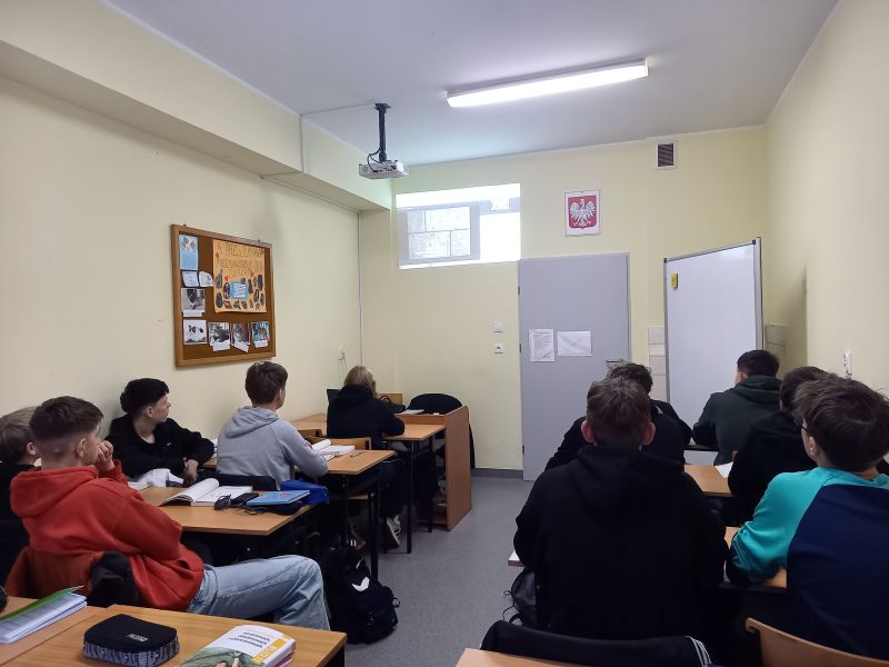 Pierwszy wykład on-line w ramach Akademii Przyszłego Inżyniera/ Architekta na bazie współpracy naszej szkoły z Uniwersytetem Zielonogórskim.