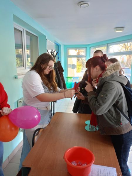 Wróżby i konkursy andrzejkowe przygotowane przez Samorząd Uczniowski