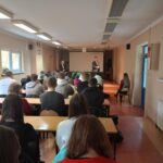 448910644-2 Prezydent Miasta Leszna Grzegorz Rusiecki na spotkaniu z młodzieżą