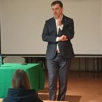 448910644-4 Prezydent Miasta Leszna Grzegorz Rusiecki na spotkaniu z młodzieżą