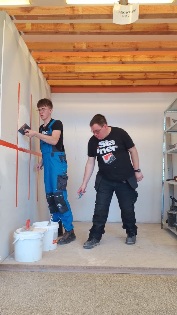 Uczniowie Szkoły Branżowej oraz osoby przygotowujące się do Olimpiady „Buduj z Pasją” wzięli udział w szkoleniu zorganizowanym we współpracy z firmą Stainer.