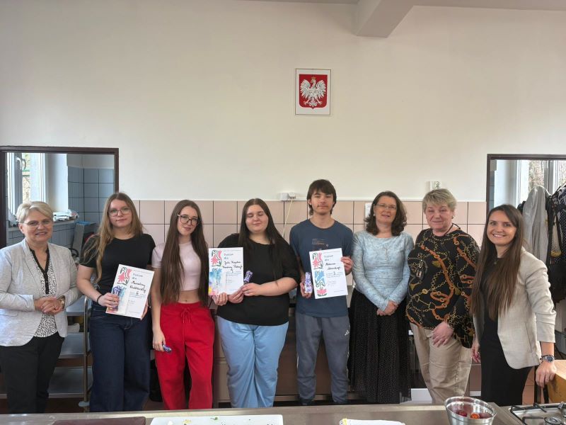 Finaliści i jury konkursu "Jajko Wielkanocne"