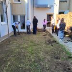 Współpraca szkoły z Centrum Opiekuńczo-Mieszkalnym w Lesznie - prace związane z zagospodarowaniem terenu wokół placówki.