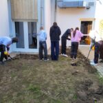 Współpraca szkoły z Centrum Opiekuńczo-Mieszkalnym w Lesznie - prace związane z zagospodarowaniem terenu wokół placówki.