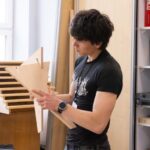 Uczeń wykonuje pracę konkursową na XIV ogólnopolskim konkursie Diamentowa Piła 2016