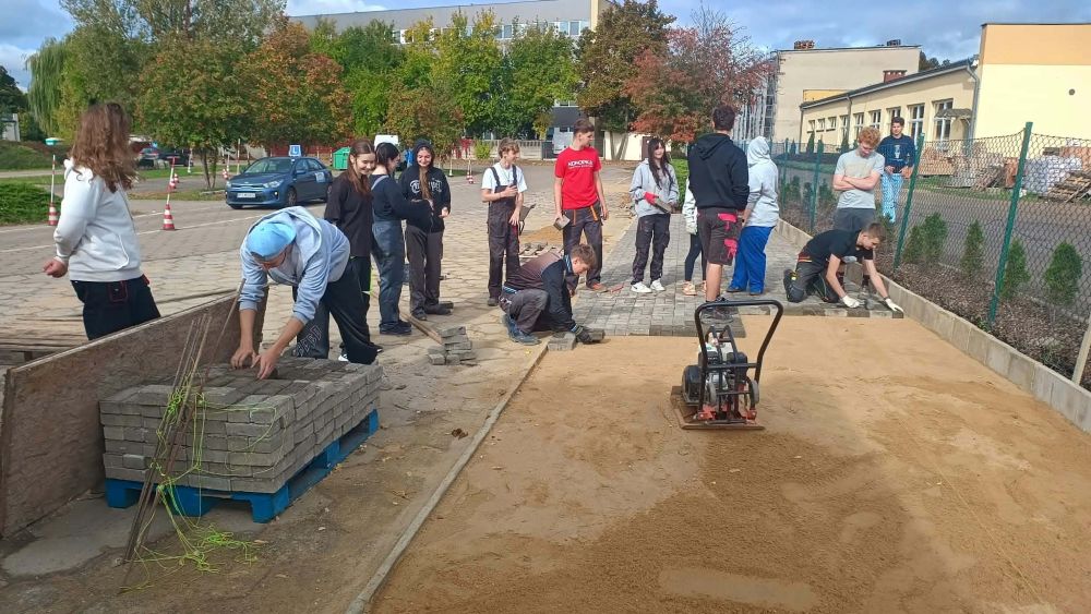 Modernizacja terenów na placu manewrowym w Zespole Szkół Rolniczo-Budowlanych